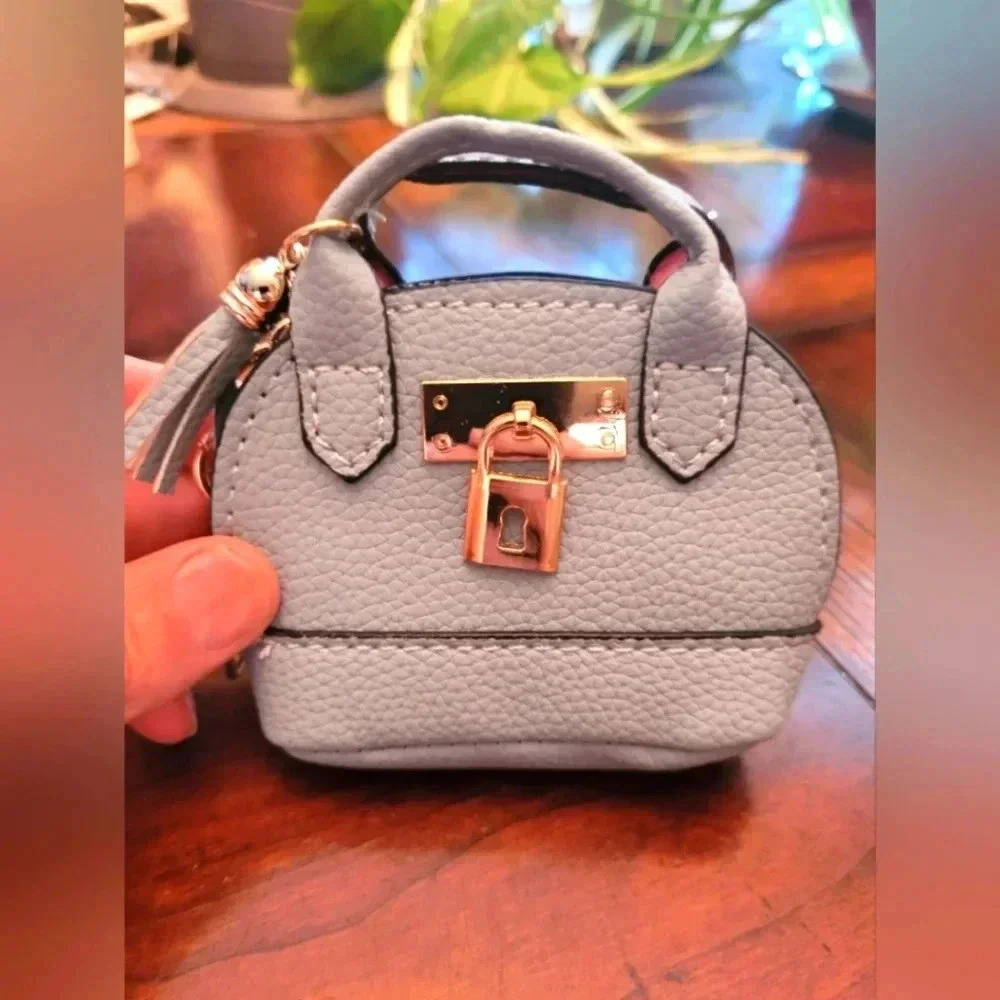 Miniature handbag charms You get one - Picture 4 of 15
